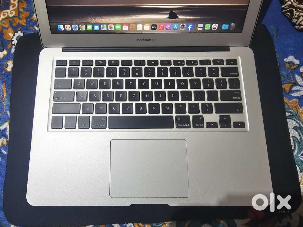 Macbook Air A1466 2015 model Excellent Condition