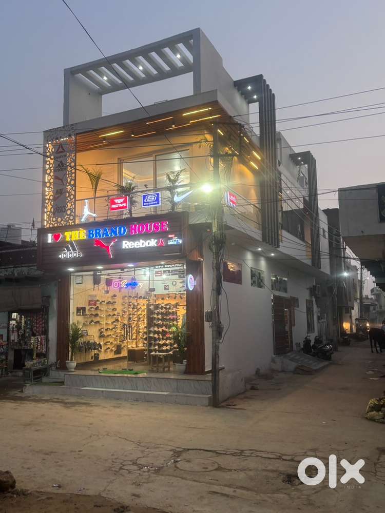 Sales man ki jarurt h shoes & garments k showroom mai time 9 am to 8pm