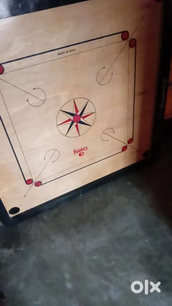Carrom board