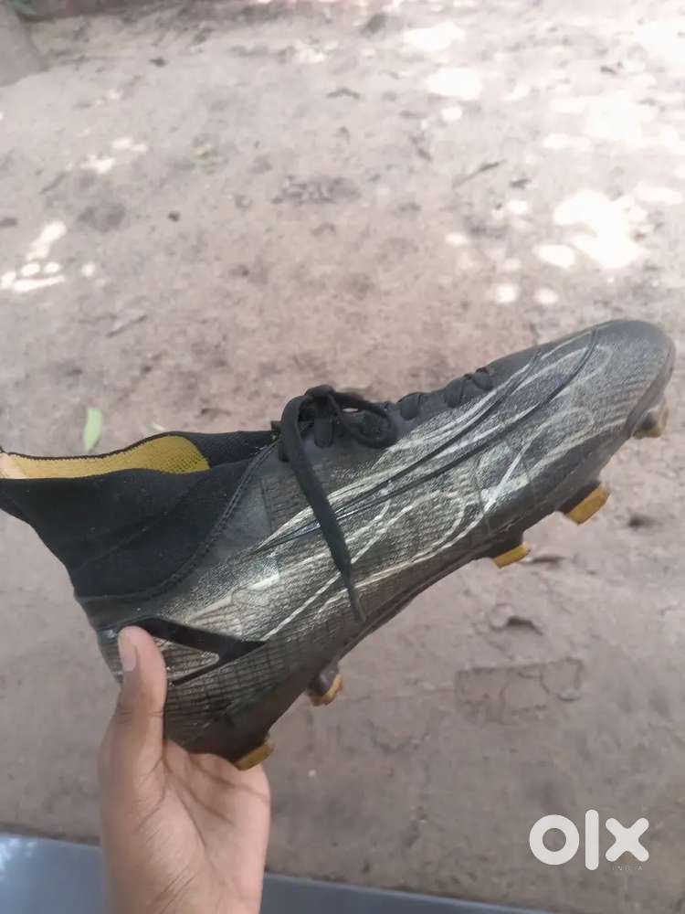 FOOTBALL ANGLE BOOT JUST OPENED