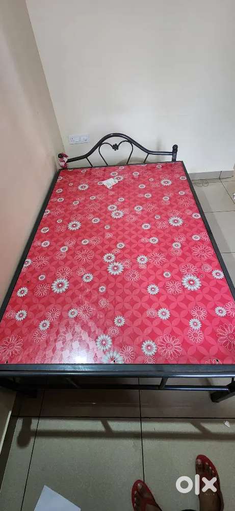 Metallic Bed