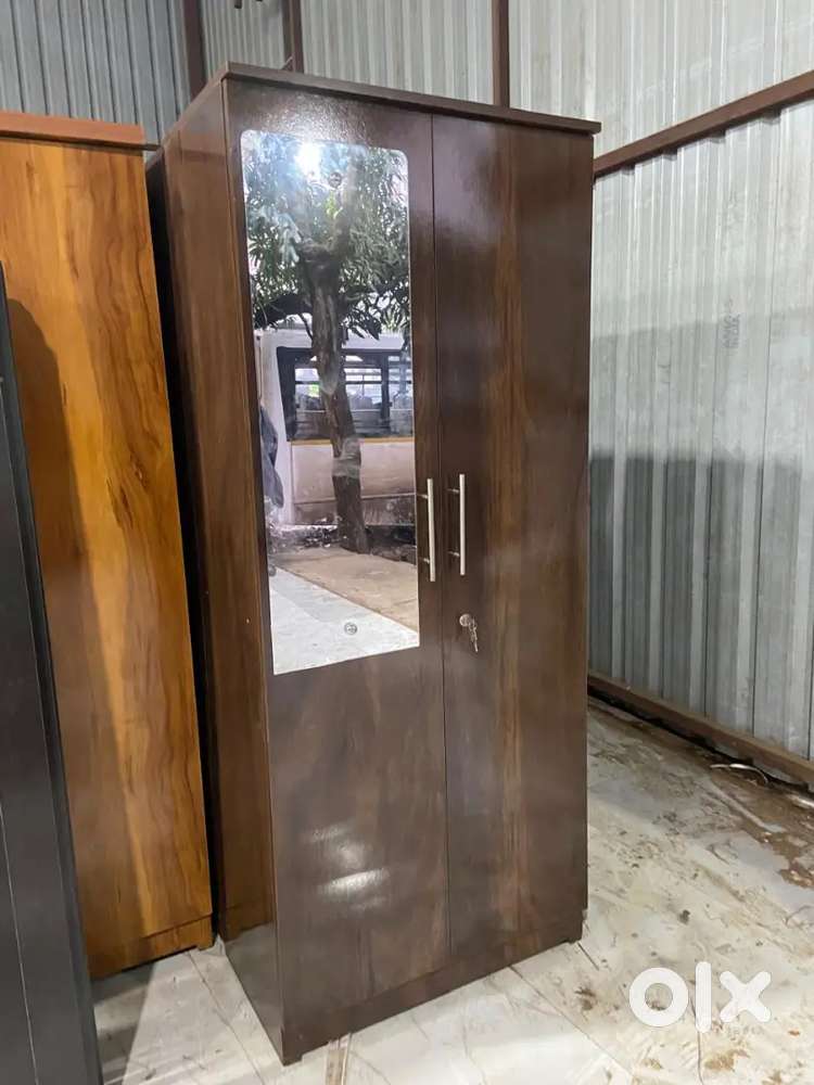 MANUFACTURER TWO DOOR WARDROBE
