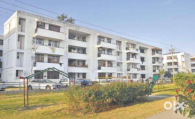 MIG 2bhk corner ground floor facing park Registry Case Sector 51
