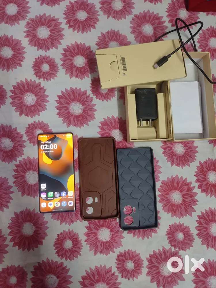 Motorola g85 mast condition 8 128 ..one year use
