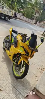Bajaj RS 200 2016 model yellow collar