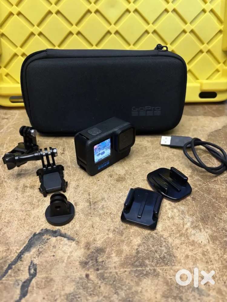 GoPro HERO 12 Waterproof Action Camera with Accessories and Case - Bla