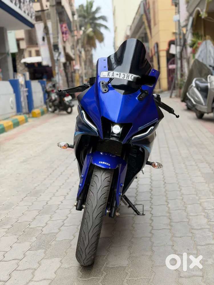 YAMAHA R15 V4