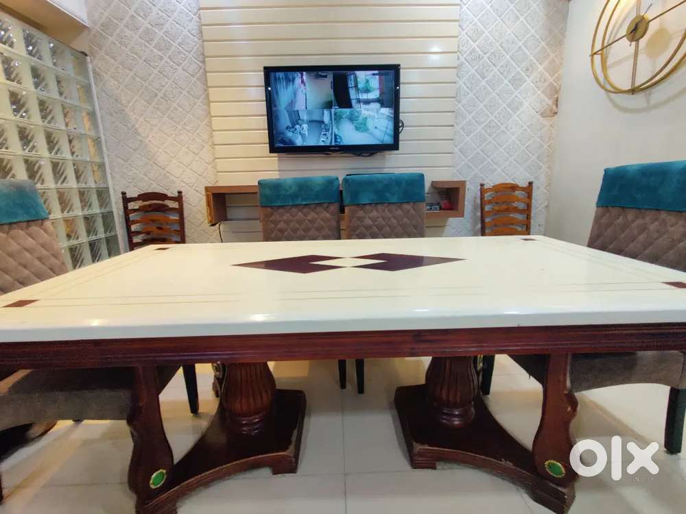 Dining table with 6 chairs