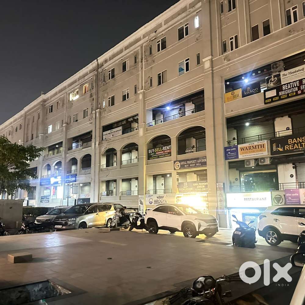 SHOWROOM - RENT - 15*61 ft - 22k To 40k