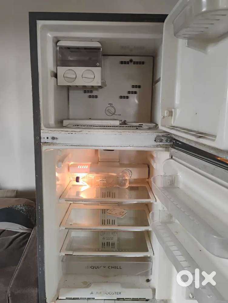 Iam selling my fridge with good conditions