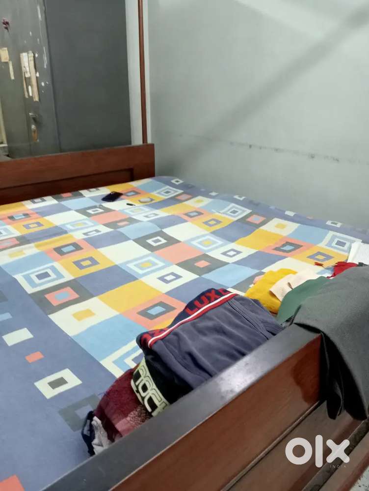 Primium  pure English pattern king size segun bed 6/7