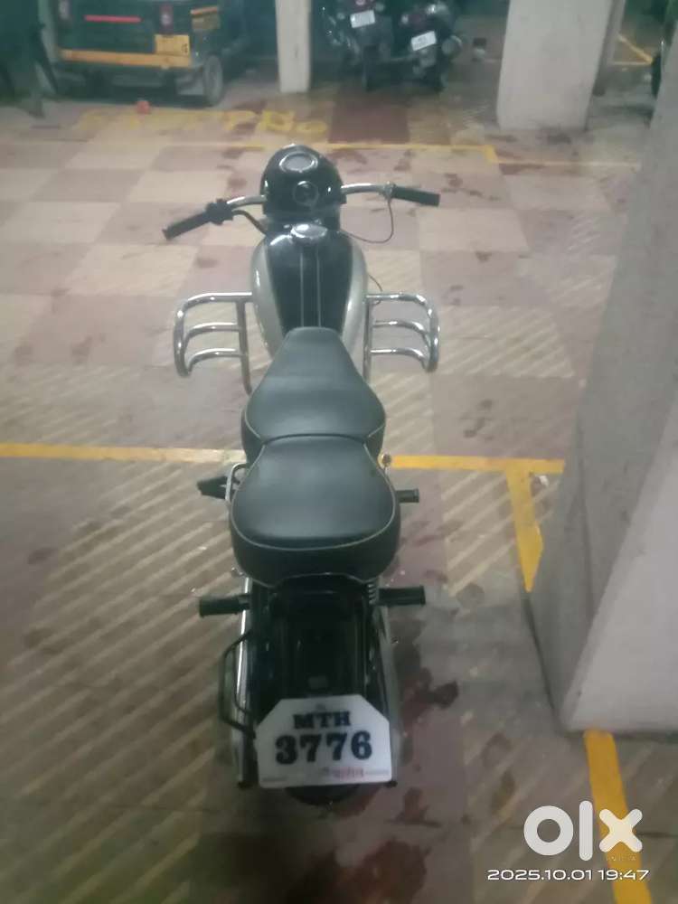 Old model bt good condition amazing jawa bullet