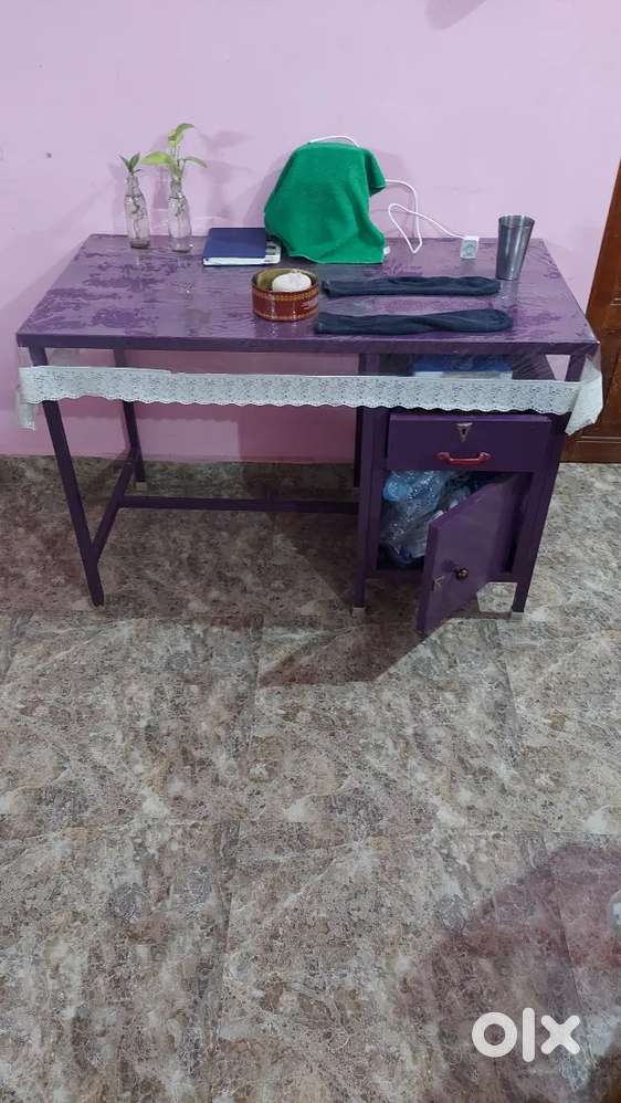 Steel study multipurpose table with one drawer and a small cupboard