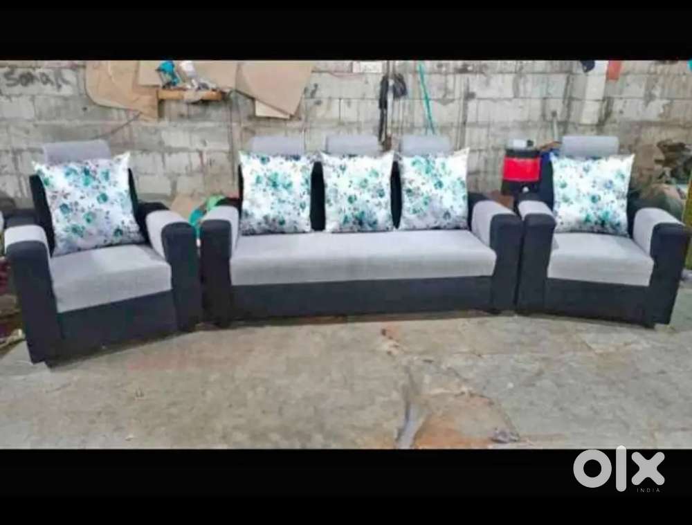 Multi colour 5 seater sofa with pillows