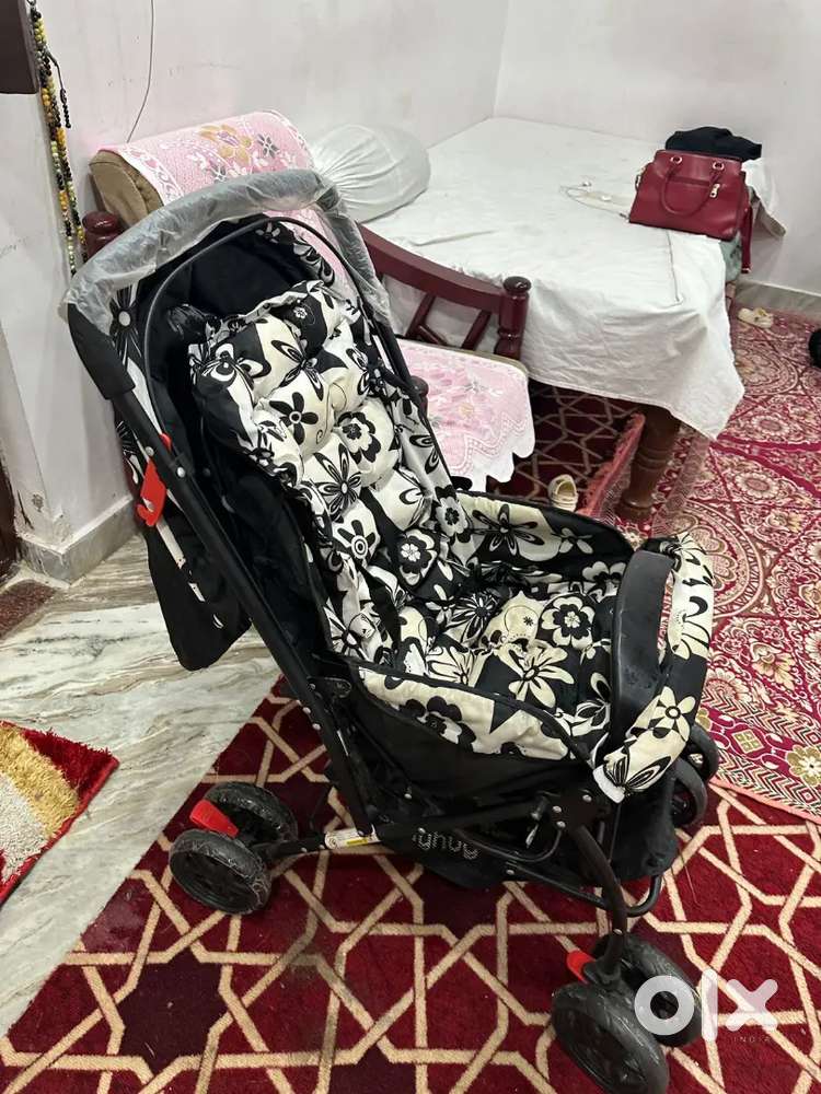 Baby stroller of babyhug 7 months old