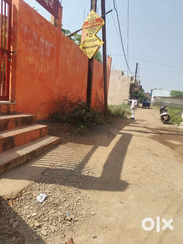प्लॉट मंदिर के बगल से है, अर्जेंट सेल करना है