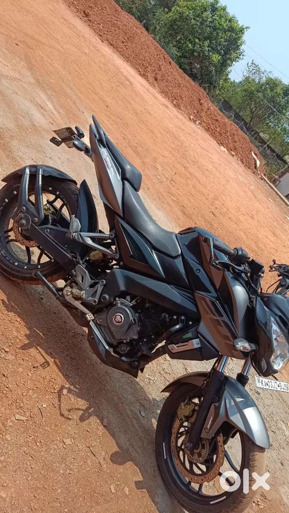 NS200 ABS .. NEW TYRE FRONT BACK... CONDITION IS GOOD NO LITTLE SOUND