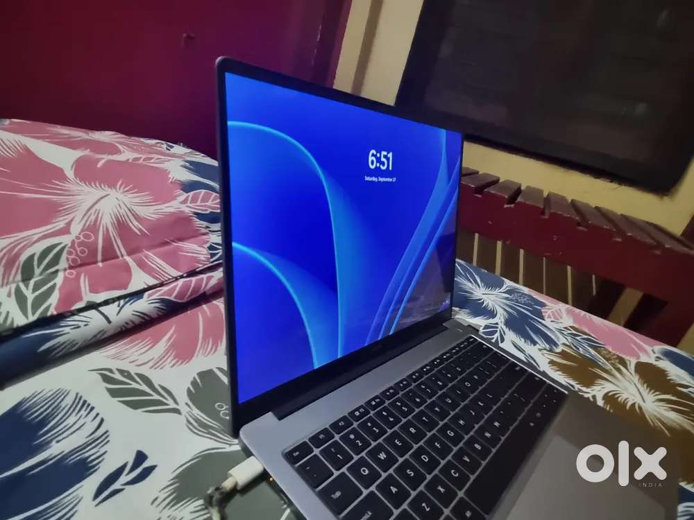 Realme slim laptop i3