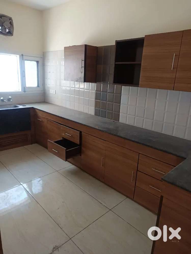 Sector 7 panchkula, 3bhk, 14marla, first floor, car parking for family