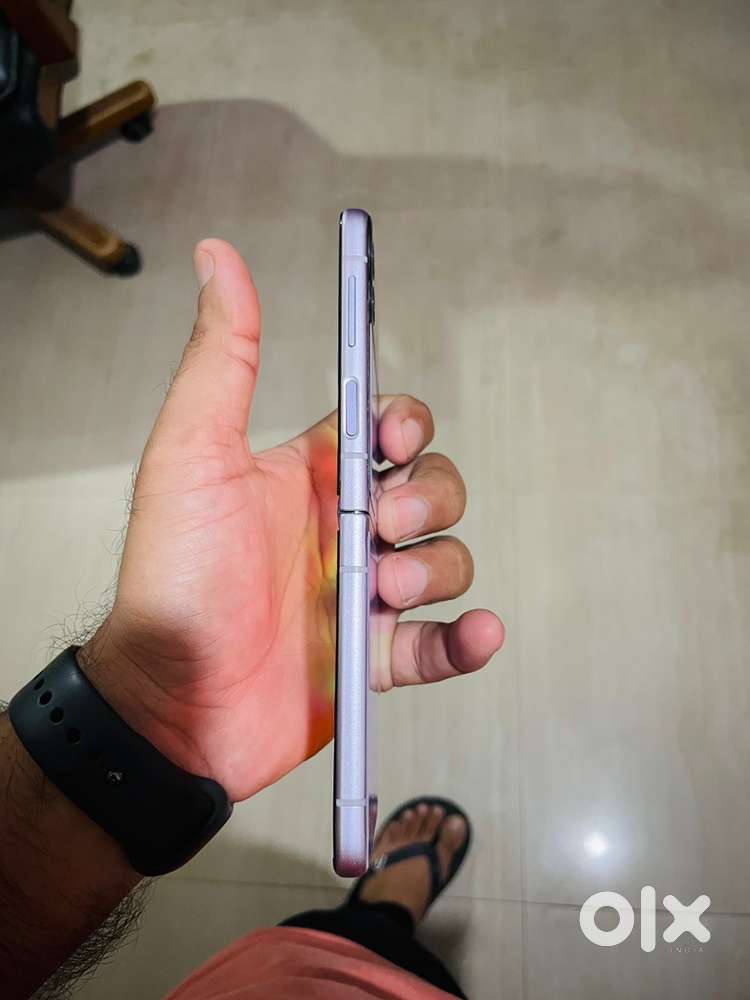 samsung filp3 8 . 256 gb display me line  h or dot h par kaam karti h