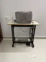 Sewing Machine with table