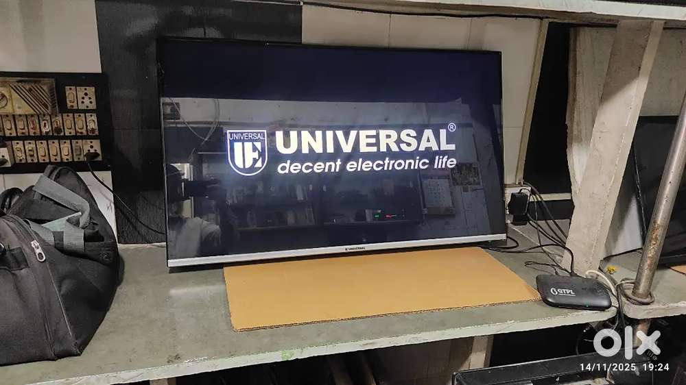 Universal 43 inch Smart LED TV