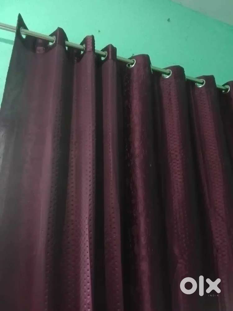 Roommate ki bhi  requirement hai aur independent bhi rah sakte hain.