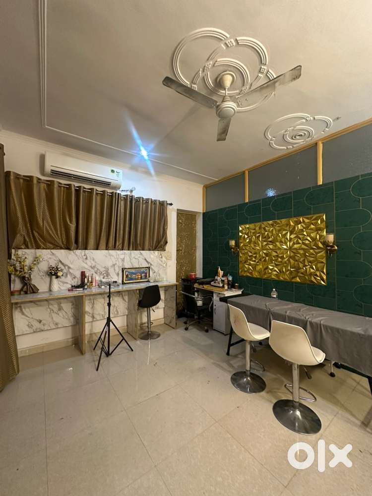 Experienced salon girl needed