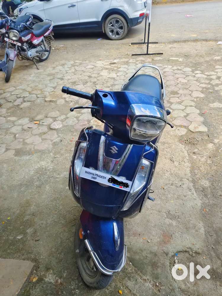 Very good condition dono tyre new hai