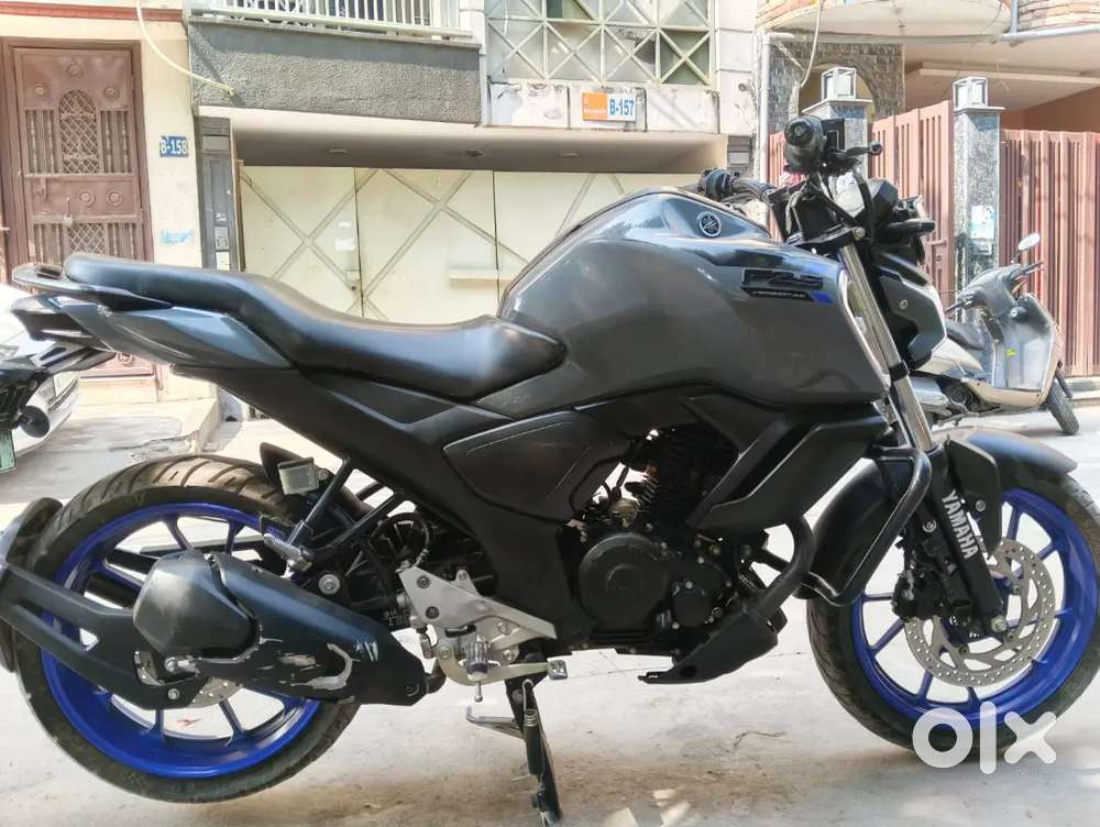 Easy EMI 
Single hand 
All paper work is ok