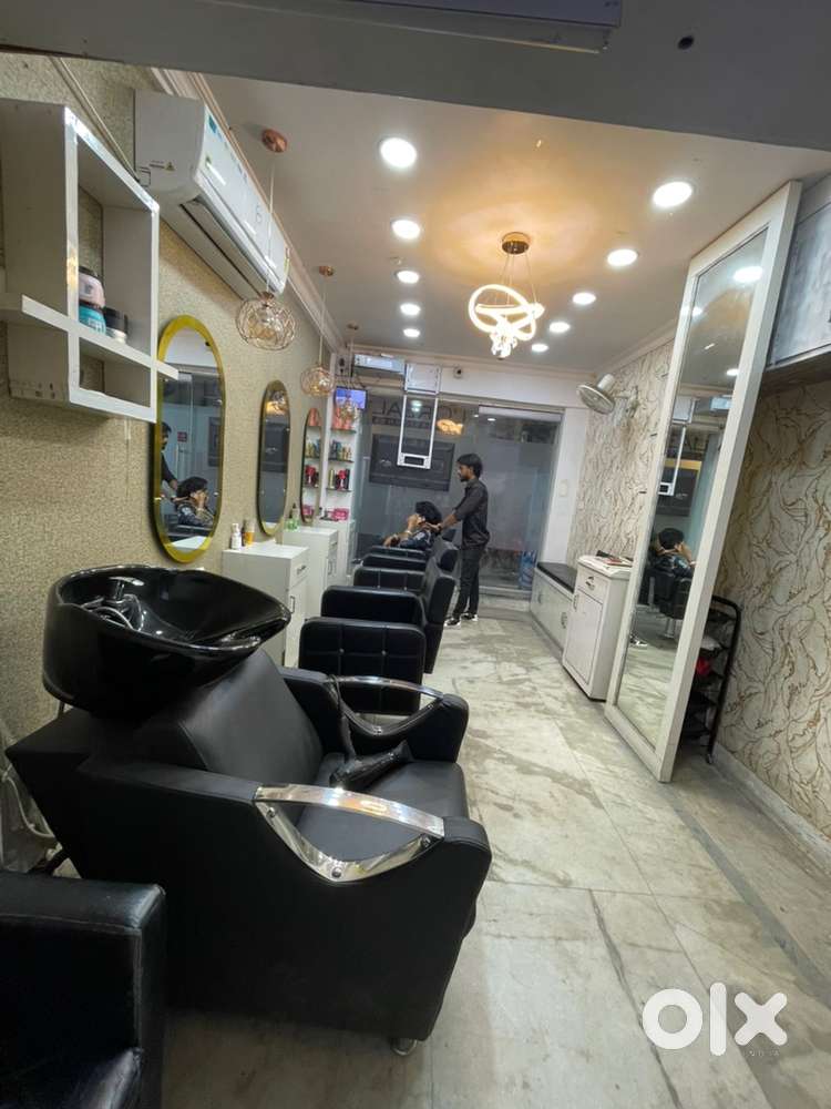 Shop Rent in picnic garden on road