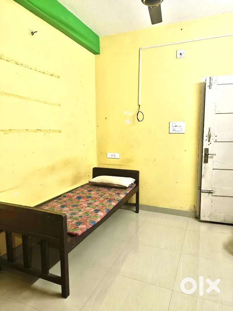 Looking for flatmate (male)Single bed space in 2BHK appartment