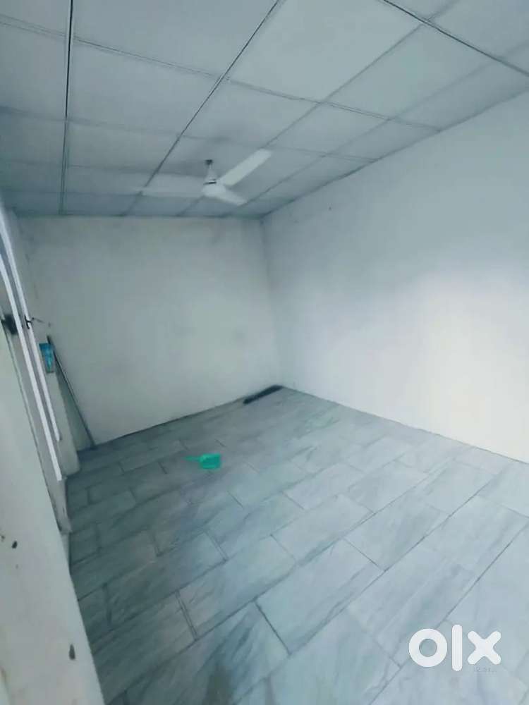 Single room available for students on first floor in durgapura