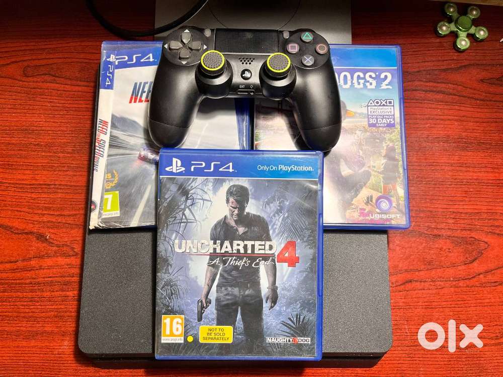 PS4 Slim 500 GB + 1 controller and 3 games