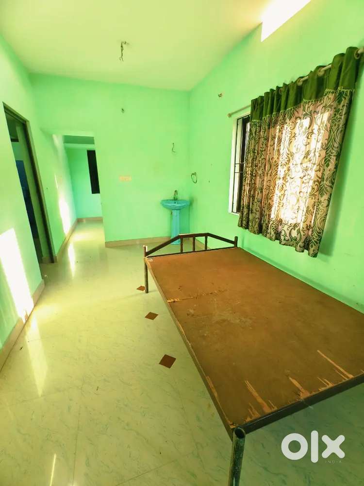 Couples &Bachelors 2Bhk 1st Floor house For Rent At Kakkanad Bmc