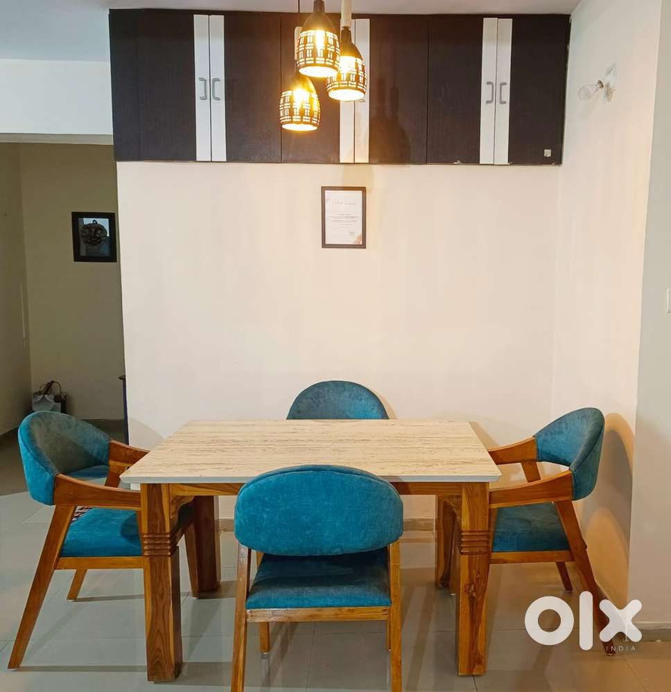New Design Dining Table with 4 designer chairs