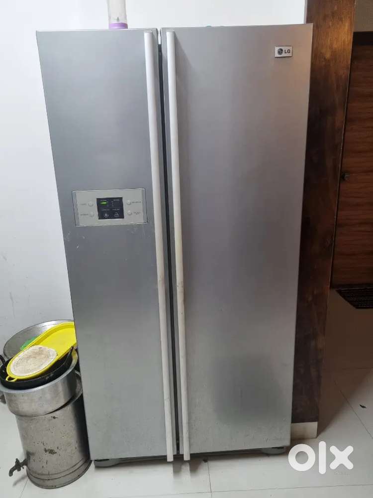 Double door refrigerator