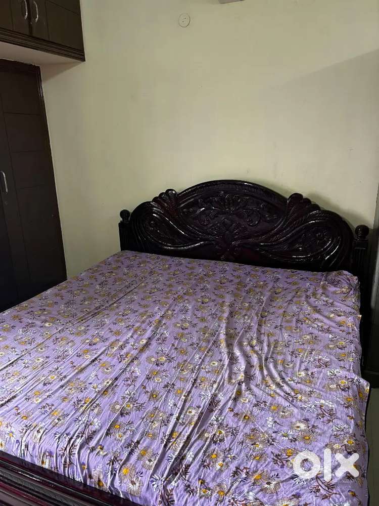6×6 king size cot with matress