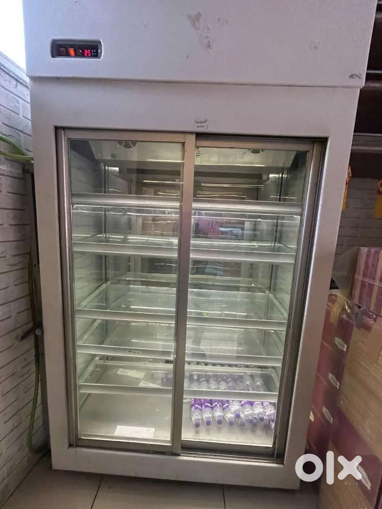 Display fridge for sweet shop