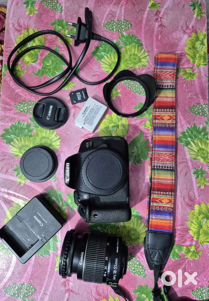 Canon 700D,one 18-55 lens,original battery,original charger,lens cap