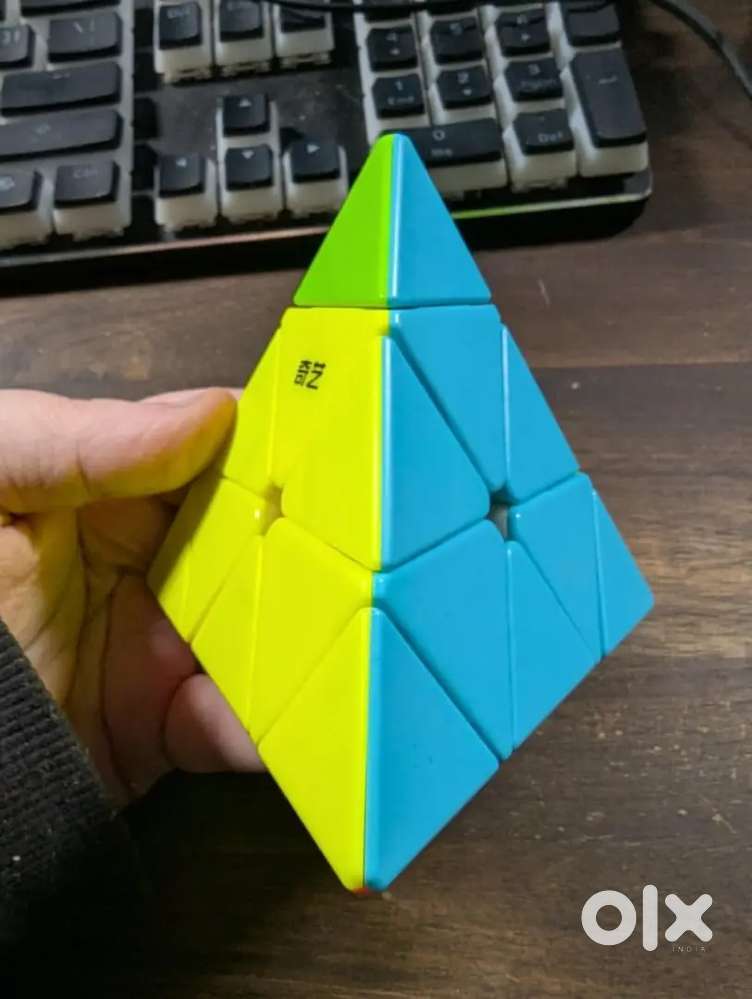 Awesome four colours pyramid cube