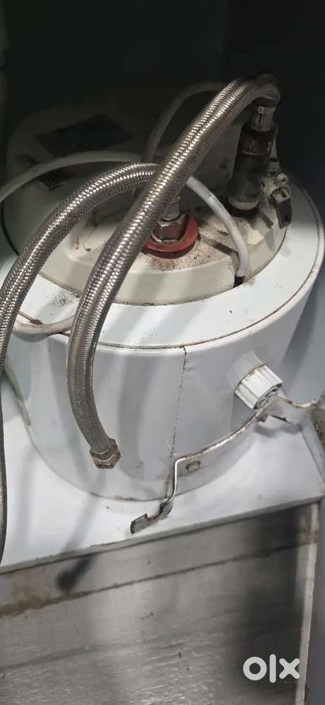 Bajaj geyser 25l storage