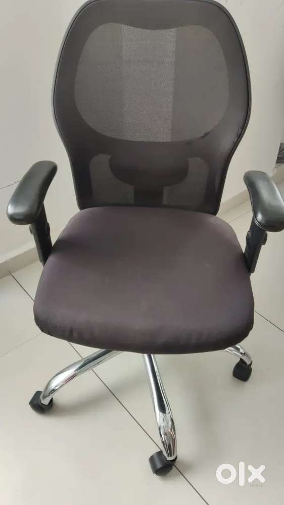 Office chair and computer table