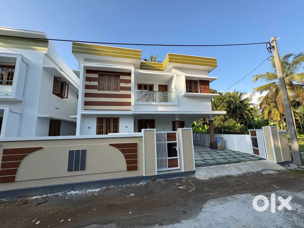 2240Sqft villa/5.5cent/4bhk/1 Cr/ Kolazhy    Thrissur