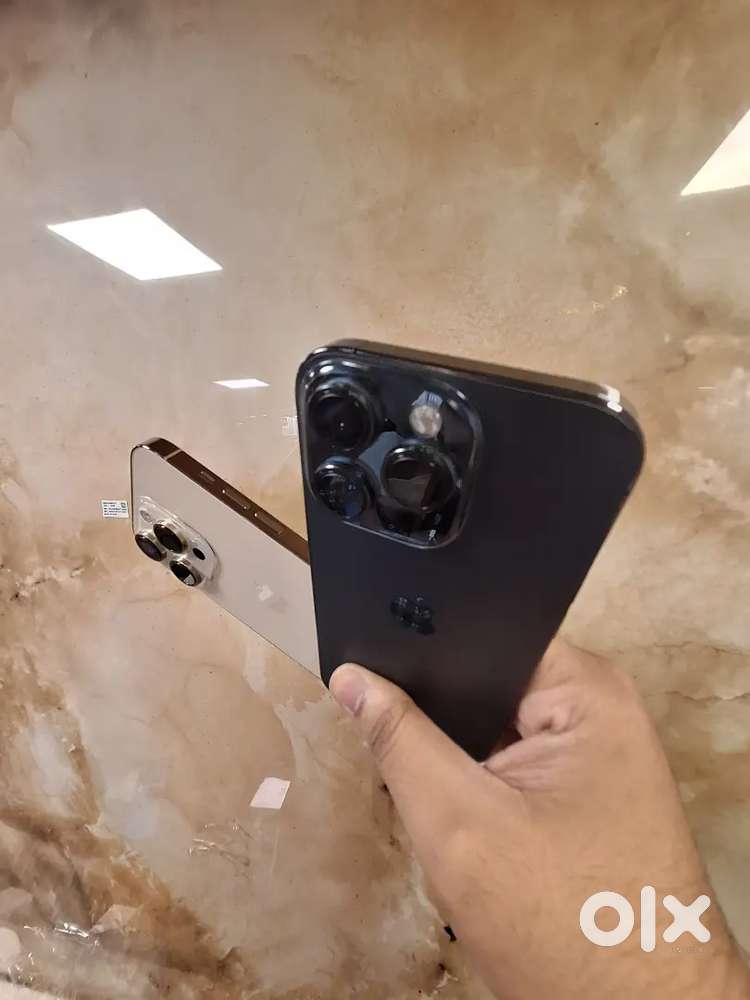 I PHONE 14 PRO GOLD & BLK MINT CONDITION 128GB , WITH ALL ACCESSORIES