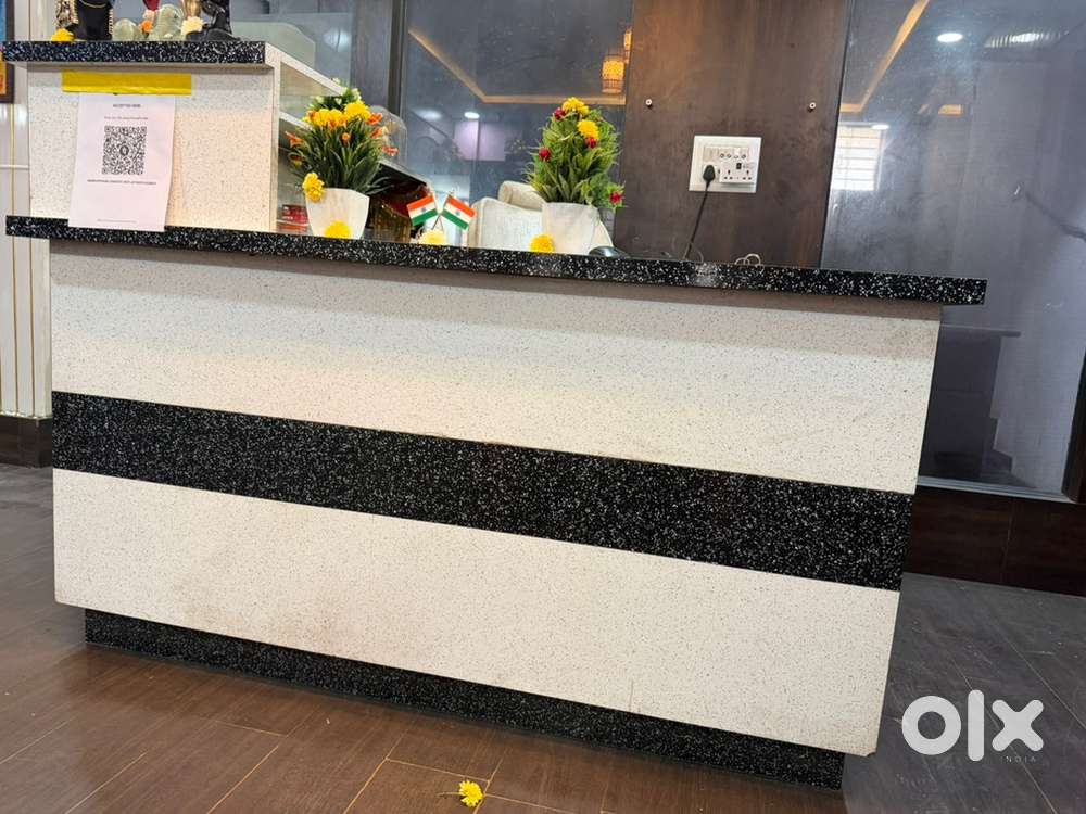 Looking  for recepionist