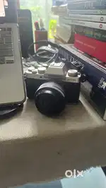 Fujifilm mirrorless xt100 with lens and original bag