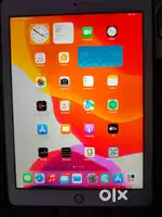 Apple iPad 6th Gen 32GB + Apple Pencil  Mint Condition