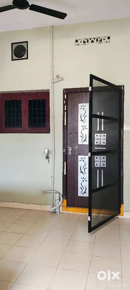 1BHK house in vakalapudi Main road