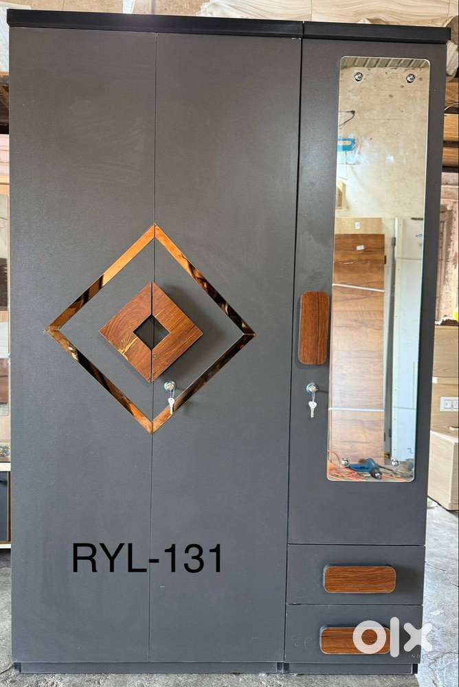 SALE New premium quality 3 door wardrobe at 9500/-